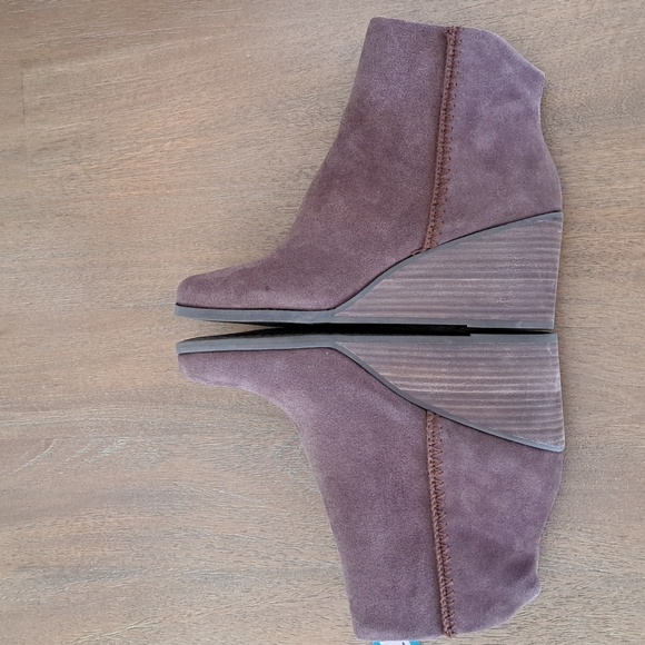 TOMS Joanna Wedge Bootie - Color: Oak Brown Suede - Size: Women 9 - Picture 7 of 11